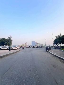 Bán đất 2 mặt tiền trung tâm quận Tây Hồ.