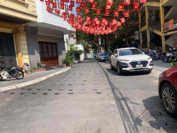 Cầu Giấy Phân Lô S= 60m2 x 5T Có 2 Mặt Thoáng Vĩnh Viễn, Gara Ô tô, Chỉ > 18 Tỷ Phân Lô, Nên Tầng...