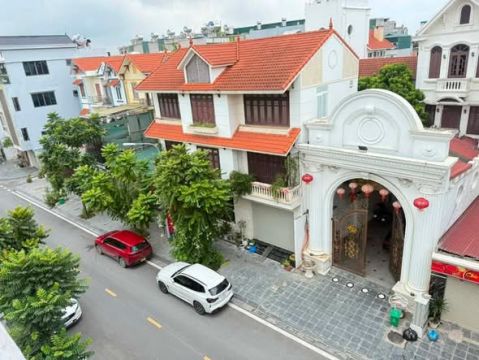 DUY NHẤT BIỆT THỰ HỒ TÂY S = 750m2, Mặt Đường 3 Ô Tô Tránh, Kinh Doanh Sầm Uất, Nội Thất Xịn Sò -...