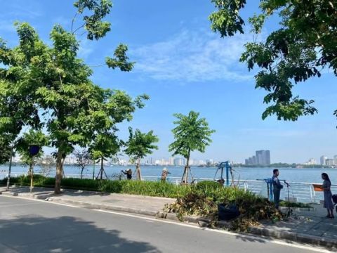 Bán Toà Khách sạn Mặt Hồ Tây