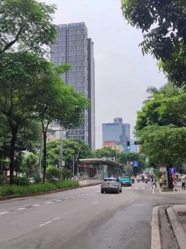 BÁN NHÀ LÁNG HẠ , ĐỐNG ĐA , HẦ NỘI CÓ GARAA Ô TÔ TẦNG 1 OTO TAXI ĐỖ LẠI ĐƯA ĐÓN . Vị trí gần BRT ...