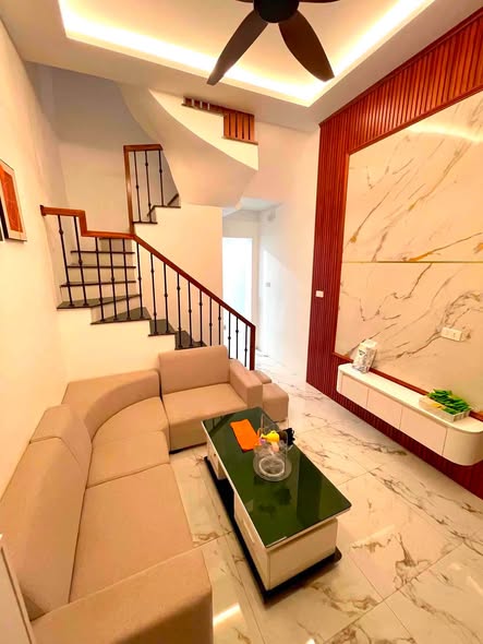 Chính chủ tôi cần bán nhà phố Tân Mai, 40m2, 3 ngủ full nội thất.