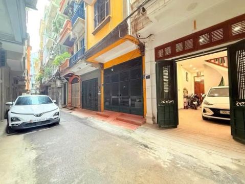 Ngay sau Đại học Thăng Long - Nhà lô góc, thoáng sáng, 5 tầng, 3 ngủ rộng đủ công năng.