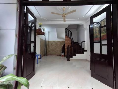 Cho thuê nhà nguyên căn ngõ 470 đường Láng ,Đống đa