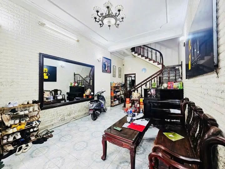 Bán nhà 4 tầng, ngõ thông, oto vào nhà. Khu vực Nguyễn Khang - Cầu Giấy