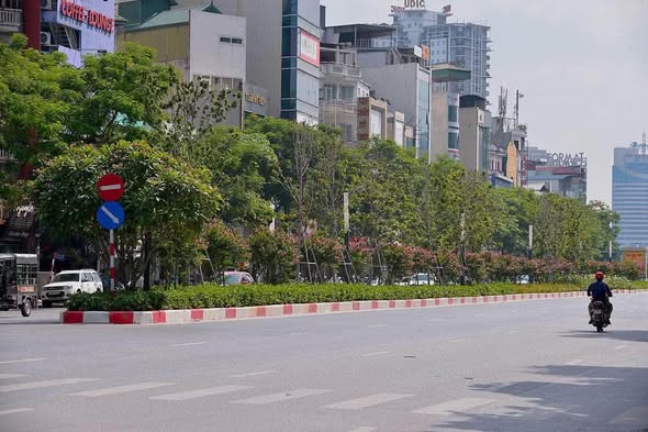 13.4 TỶ - TRẦN DUY HƯNG - 45m2 *6T - NGÕ THÔNG - GẦN PHỐ - BAGAC ĐỖ CỬA - DÂN XÂY - Ở & CHO THUÊ