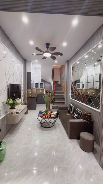 Chính chủ bán nhà ngõ 219 Định Công Thượng,4 tầng,đầy đủ nội thất,nhà ở mặt ngõ có thể kinh doanh...