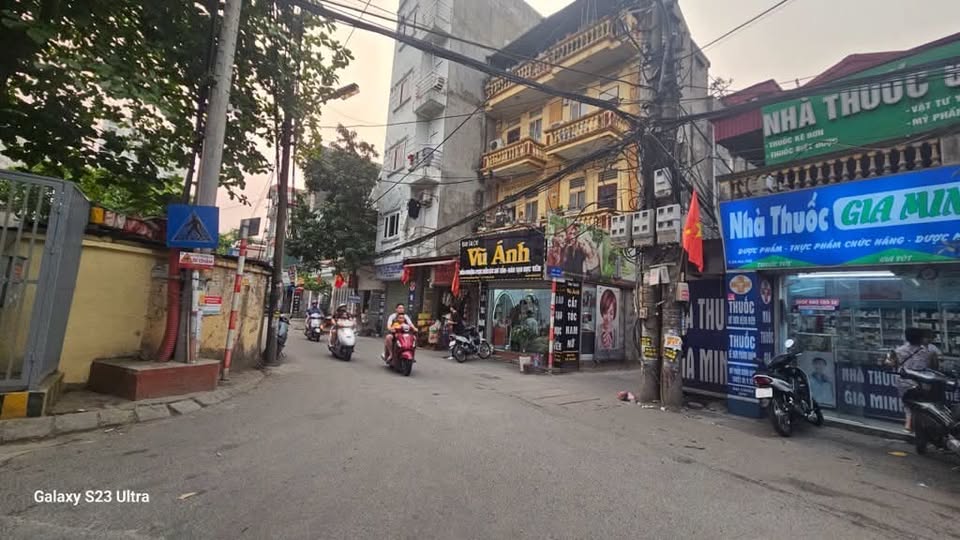 Nhà mặt phố cổ nhuế _ Bắc Từ liêm. Ô tô qua nhà giá chỉ 8tỷ có TL