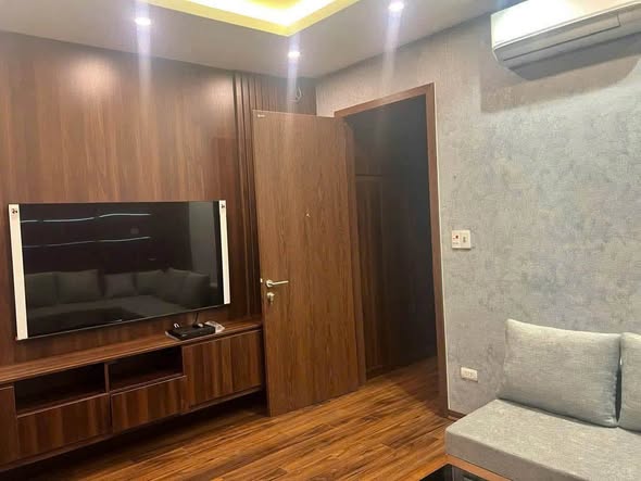 Ngân hàng siết nợ giảm giá cần bán nhà 4 tầng tự xây. Ở sướng. Cách cầu Vĩnh tuy 100m cách Aeon L...