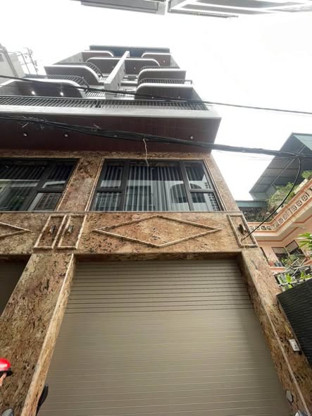 NHÀ MỚI PHỐ TRAM 8 TẦNG – THANG MÁY XỊN – FULL NỘI THẤT – GARA 2 Ô TÔ